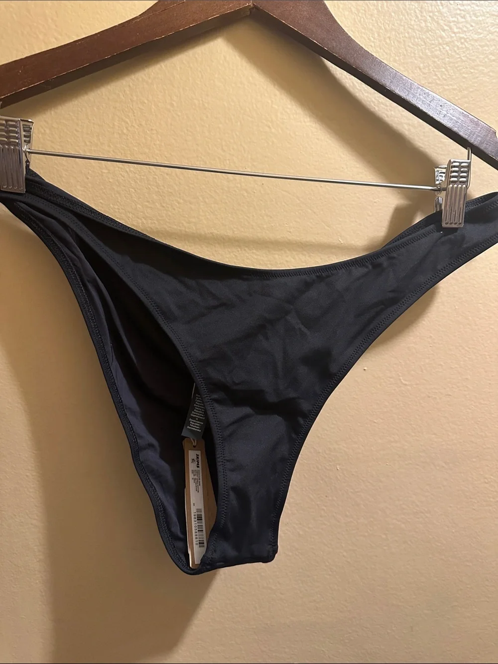 Skims cheeky tanga in onyx